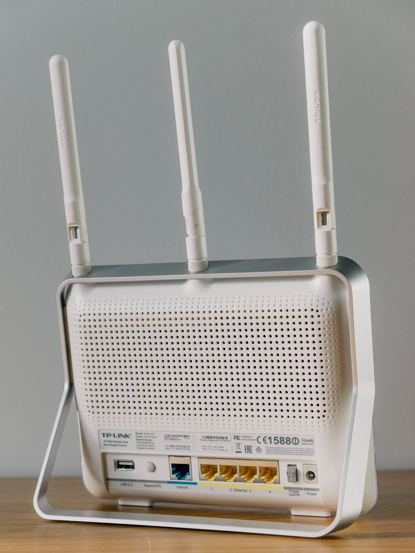 Sobrevivir Puntuación tranquilo A Look at the TP-Link Archer C9 Router and TP-Link AC1200 WiFi Range  Extender - The Newsprint